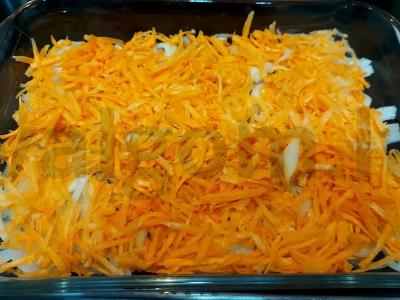 Menkių filė, kepta majonezo-garstyčių padaže su sūriu ir svogūnais Žingsnis 3