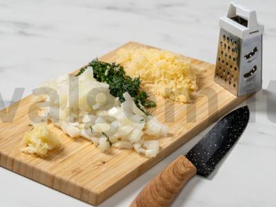 Karštas ritinys su faršu ir sūriu Žingsnis 1