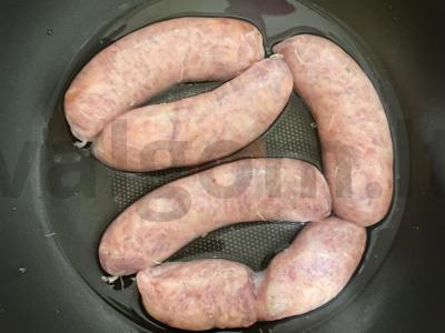 Kumpiai su svogūnais, sūriu ir česnaku keptuvėje Žingsnis 1