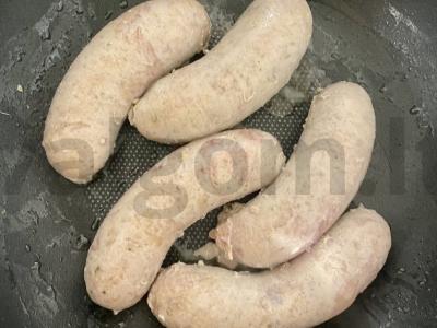 Kumpiai su svogūnais, sūriu ir česnaku keptuvėje Žingsnis 2