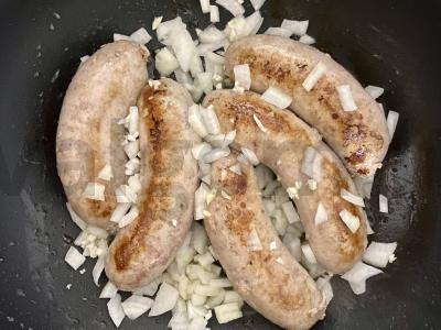 Kumpiai su svogūnais, sūriu ir česnaku keptuvėje Žingsnis 4