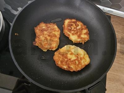 Kopūstų kotletai su kreminiu sūriu ir kiaušiniu Žingsnis 5