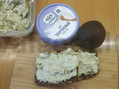 Avokadų užtepas su varškės sūriu pagrindine nuotrauka