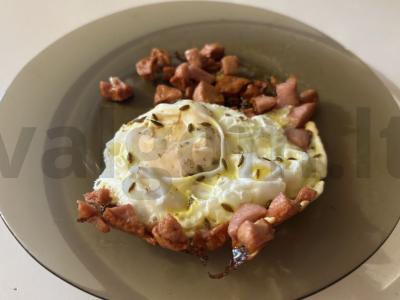 Kvapni kiaušinienė pusryčiams pagrindine nuotrauka