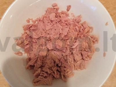 Baltymų pusryčiai su tunu ir kiaušiniu Žingsnis 1