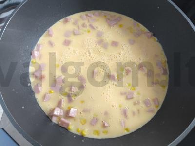 Omletas su dešra ir sūriu Žingsnis 4