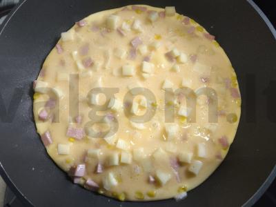 Omletas su dešra ir sūriu Žingsnis 6