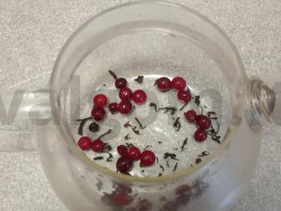 Arbata su kriauše, spanguolėmis ir limonu Žingsnis 2