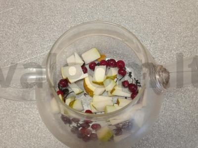 Arbata su kriauše, spanguolėmis ir limonu Žingsnis 3