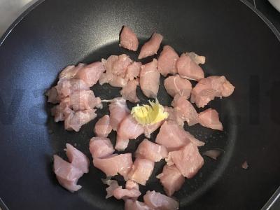 Troškinta kalakutiena su pievagrybiais grietinėlės padaže Žingsnis 1