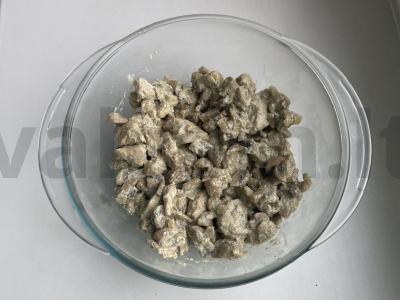 Troškinta kalakutiena su pievagrybiais grietinėlės padaže pagrindine nuotrauka