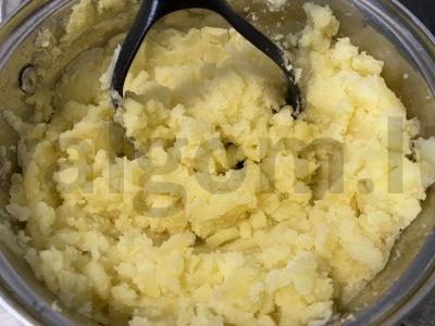 Bulvių košė su pievagrybiais grietinėlės-česnako padaže Žingsnis 1