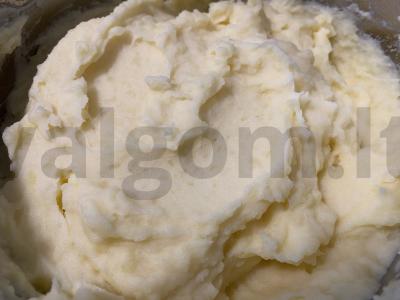 Bulvių košė su pievagrybiais grietinėlės-česnako padaže Žingsnis 4