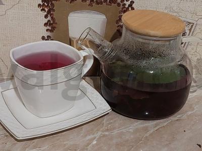 Arbata su serbentais ir mėtomis pagrindine nuotrauka