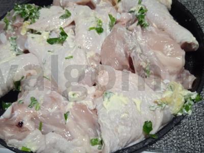 Kepta vištiena su vynuogių aliejumi ir petražolėmis Žingsnis 4