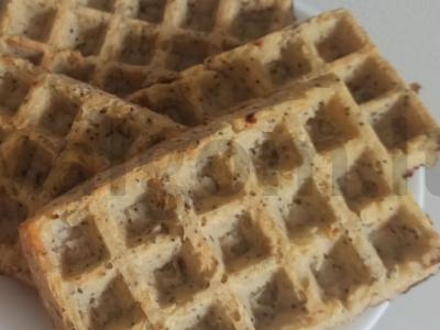 Obuolių vafliai iš žaliųjų grikių miltų pagrindine nuotrauka