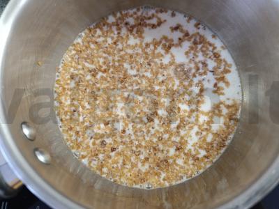 Grikių dribsniai su juodąja serbentu pusryčiams Žingsnis 2