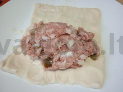 Sluoksniuoti pyragėliai su kiaulienos faršu ir jalapeño pipirais Žingsnis 3