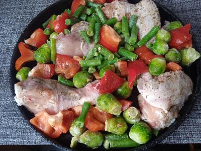 Vištiena, kepta su Briuselio kopūstais, žaliąja pupelių, paprikomis ir itališkais prieskoniais Žingsnis 6