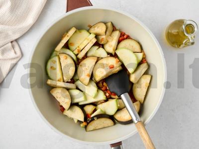 Daržovių troškinys su baklažanais ir cukinijomis Žingsnis 7