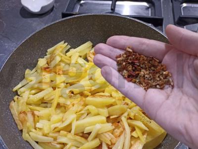 Kepta bulvė su džiovintais pomidorais Žingsnis 5