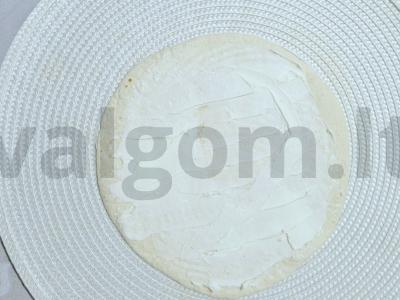 Rulėliai su silpniai sūdyta lašiša ir agurku Žingsnis 1