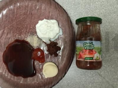 Orkaitėje kepti vištienos krūtinėlės šašlykai su daržovėmis Žingsnis 1