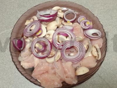 Orkaitėje kepti vištienos krūtinėlės šašlykai su daržovėmis Žingsnis 4