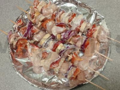 Orkaitėje kepti vištienos krūtinėlės šašlykai su daržovėmis Žingsnis 8