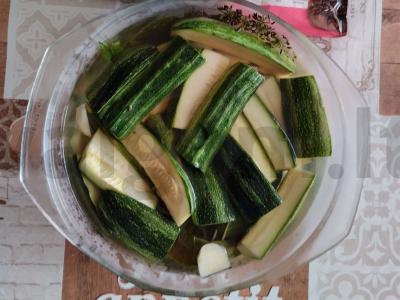 Sūdyti cukinijos marinate pagrindine nuotrauka