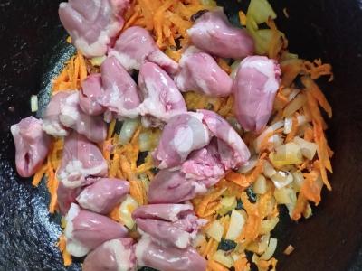 Vištienos širdelės grietinėje su bulguro garnyru Žingsnis 3