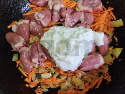 Vištienos širdelės grietinėje su bulguro garnyru Žingsnis 4