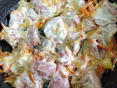 Vištienos širdelės grietinėje su bulguro garnyru Žingsnis 6