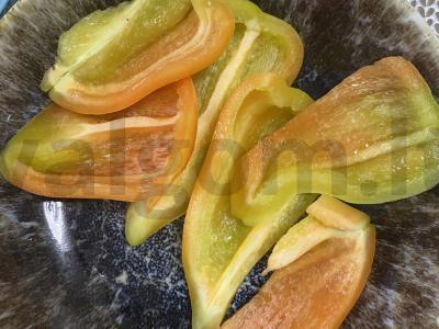 Salotas su veršiena, keptu svogūnu ir daržovėmis Žingsnis 2