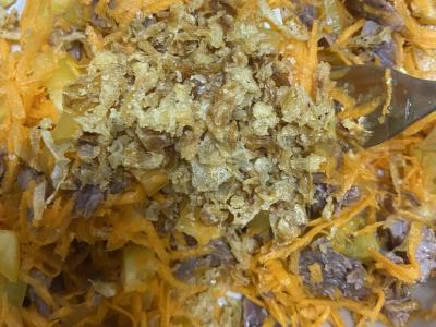 Salotas su veršiena, keptu svogūnu ir daržovėmis Žingsnis 6