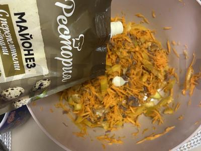 Salotas su veršiena, keptu svogūnu ir daržovėmis Žingsnis 7