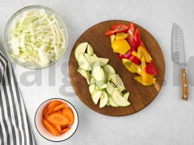 Troškinti daržovės su vištiena keptuvėje Žingsnis 2