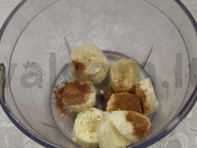 Malonus kefyro kokteilis su bananais Žingsnis 1