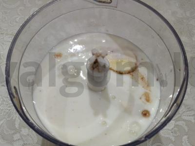 Malonus kefyro kokteilis su bananais Žingsnis 2