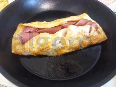 Kiaušinio vokas su marinuotų svogūnų ir dešrelių įdaru Žingsnis 8