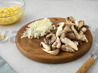 Grybų troškinys su baltaisiais pupelėmis Žingsnis 1