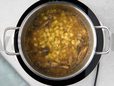 Grybų troškinys su baltaisiais pupelėmis Žingsnis 5