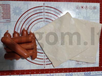 Vyniotinės dešrelės sluoksniuotame tešloje Žingsnis 1