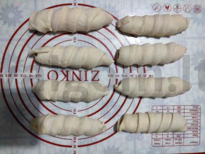 Vyniotinės dešrelės sluoksniuotame tešloje Žingsnis 2