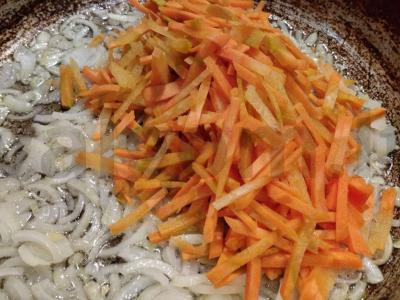 Skaniausias raugintų agurkų sriuba su bulguru Žingsnis 2