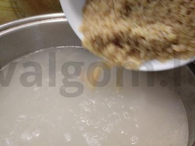 Skaniausias raugintų agurkų sriuba su bulguru Žingsnis 5