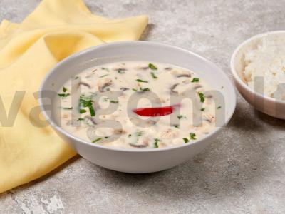 Kokosų sriuba su grybais ir krevetėmis pagrindine nuotrauka