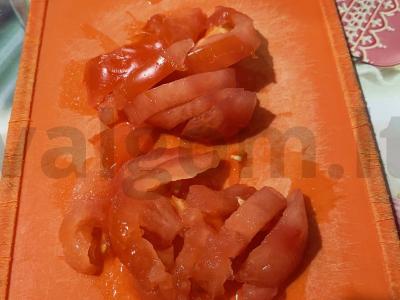 Kiaušinienė su bekonu, pomidoru ir pipirais Žingsnis 3