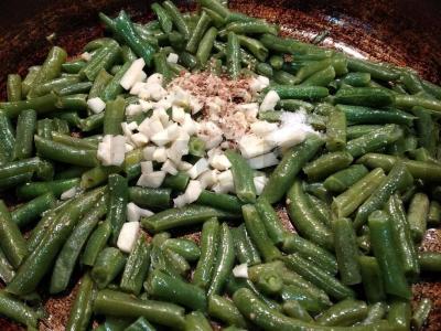 Skani pupelių salotos su skrudinta duona Žingsnis 2