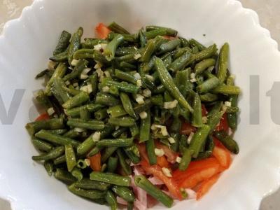 Skani pupelių salotos su skrudinta duona Žingsnis 5